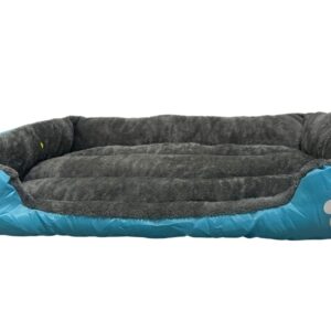 Cama de mascota turquesa con decoración de huella.